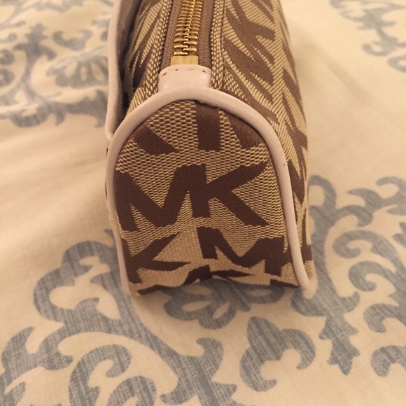 MICHAEL KORS NWOT Canvas Logo Cosmetic Bag Clutch - Picture 4 of 6
